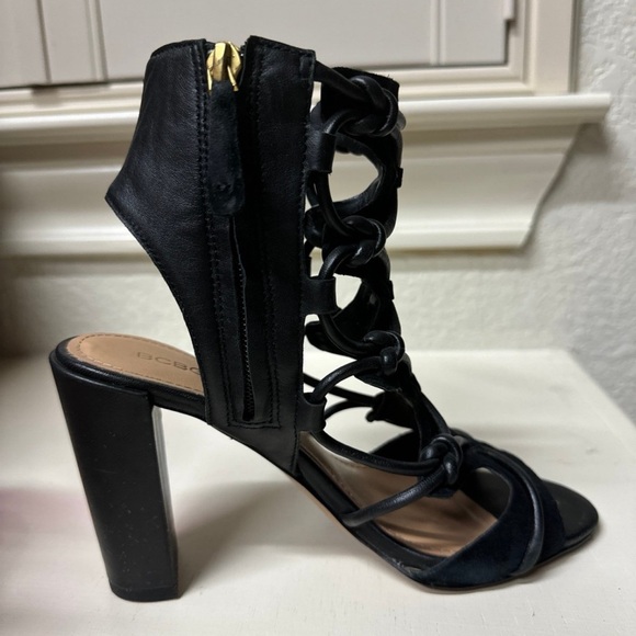 BCBG
7
Black heels
good condition - Picture 3 of 4